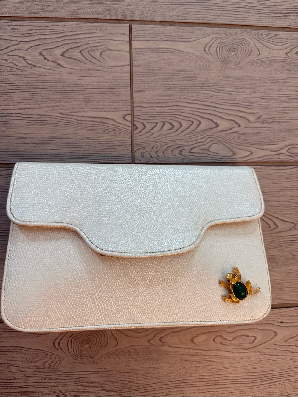 Rare Meyers 60s Pearlescent White Embossed Lizard  Clutch with jeweled Gold Frog